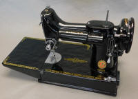 1961 Black Singer Featherweight 221K "Red S" Sewing Machine (ES874303)