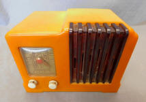 Arvin 532 Globe Catalin Radio