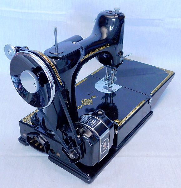 1935 Black Singer Featherweight 221 Sewing Machine AD884194