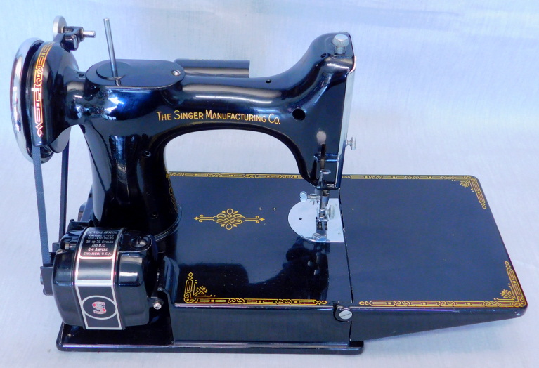1935 Black Singer Featherweight 221 Sewing Machine AD884194