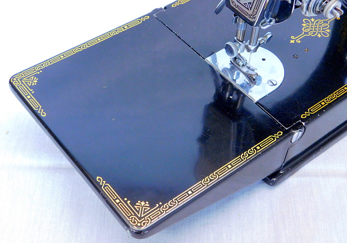 1935 Black Singer Featherweight 221 Sewing Machine AD884194