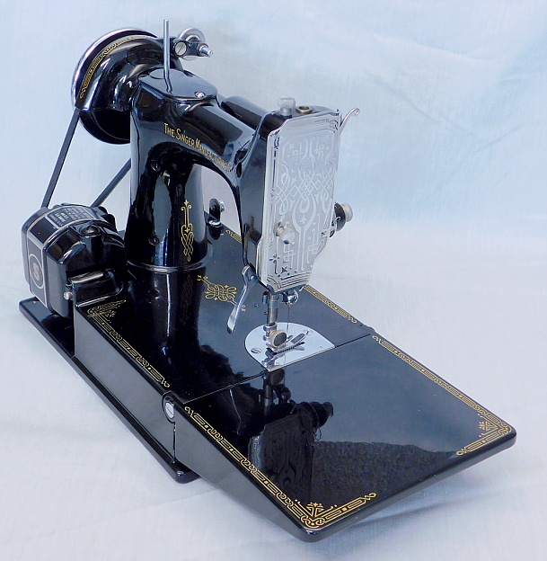1939 Singer Featherweight 221 Sewing Machine (AF255066)