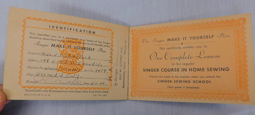 1939 Singer Featherweight 221 Sewing Machine (AF255066)