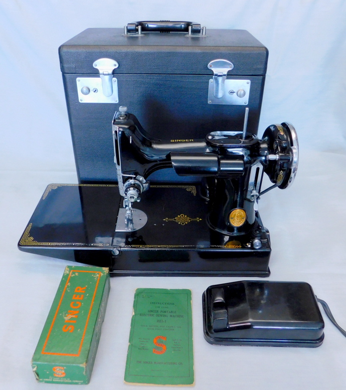 1939 Singer Featherweight 221 TOP DECAL Sewing Ma