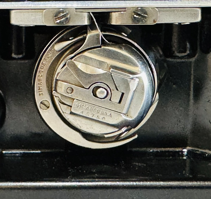 1939 "CRINKLE FINISH" Singer Featherweight 221 Sewing Machine (AF387863)