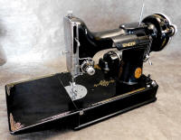 1940 Singer Featherweight 221 Sewing Machine (AF578152)