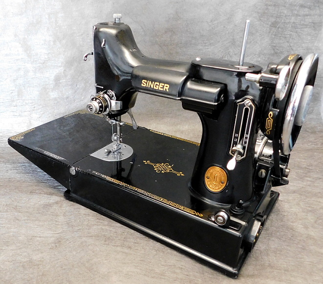 1940 Black Singer Featherweight 221 Sewing Machine AF578152