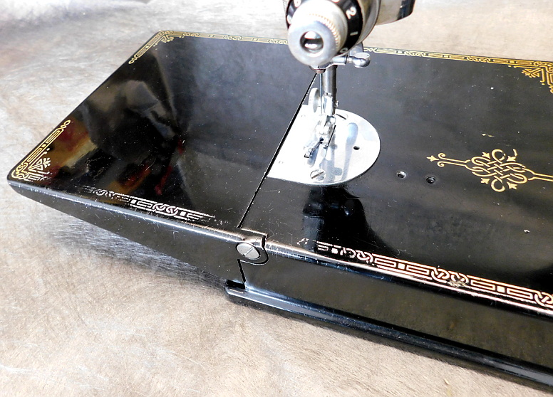 1940 Black Singer Featherweight 221 Sewing Machine AF578152
