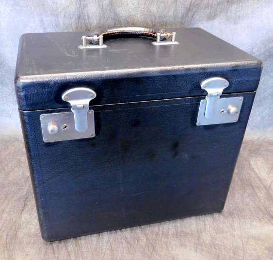 1946 Black Singer Featherweight 221 Sewing Machine (AG619318)