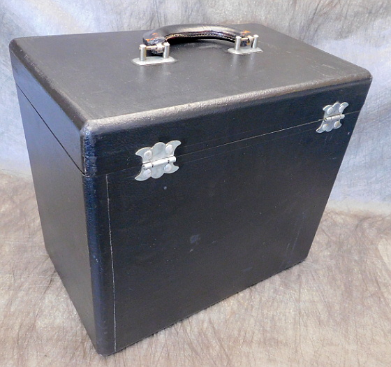 1946 Black Singer Featherweight 221 Sewing Machine (AG619318)