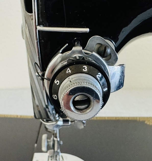 1947 Black Singer Featherweight 221 Sewing Machine (AH323501)