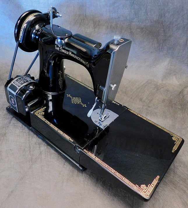 1948 Black Singer Featherweight 221 Sewing Machine AH551175