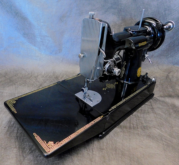1948 Black Singer Featherweight 221 Sewing Machine AH551175