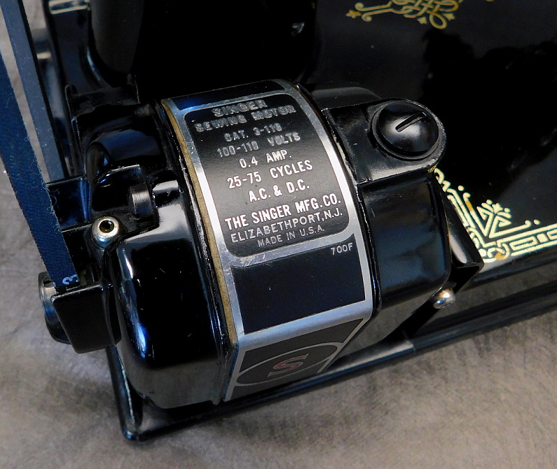 1948 Black Singer Featherweight 221 Sewing Machine AH551175