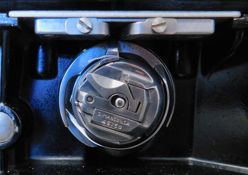 1948 Black Singer Featherweight 221 Sewing Machine AH551175