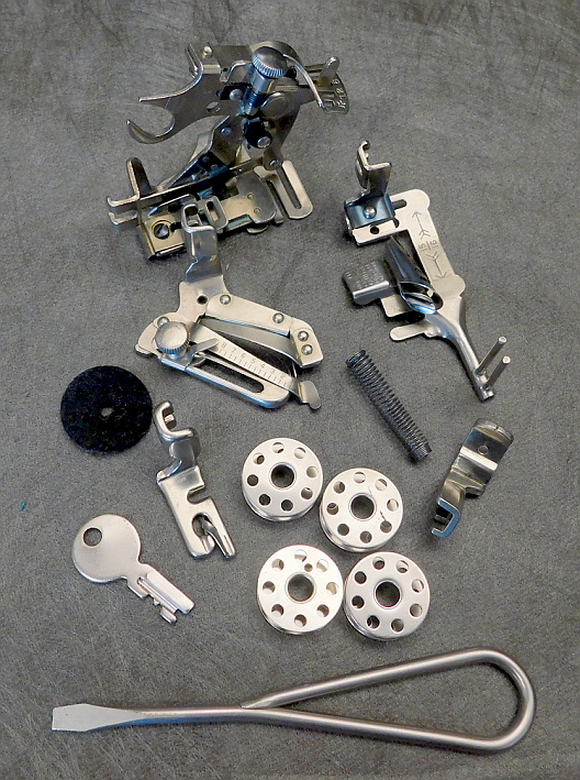 1948 Black Singer Featherweight 221 Sewing Machine AH551175