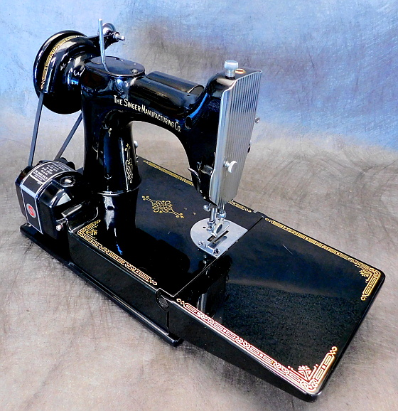1950 Black Singer Featherweight 221 Sewing Machine AJ357289