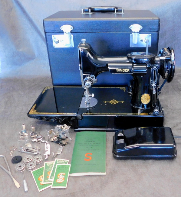 1950 Black Singer Featherweight 221 Sewing Machine AJ357289