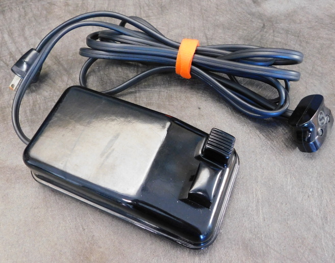 1950 Black Singer Featherweight 221 Sewing Machine AJ357289