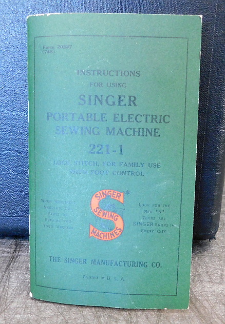 1950 Black Singer Featherweight 221 Sewing Machine AJ357289