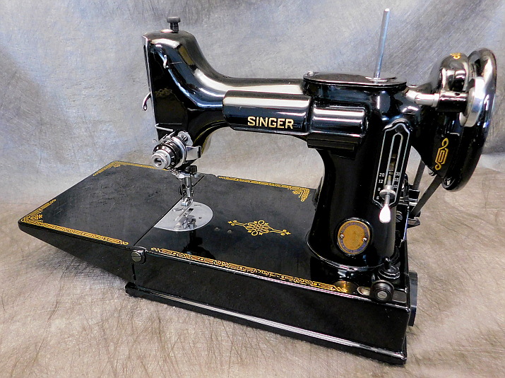 1951 Black Singer "Centennial" Featherweight 221 Sewing Machine (AK418474)