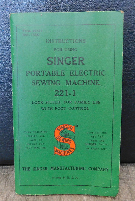 1951 Black Singer "Centennial" Featherweight 221 Sewing Machine (AK418474)