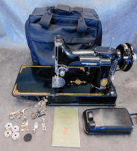 1953 Black Singer Featherweight 221 Sewing Machine (AL543762)