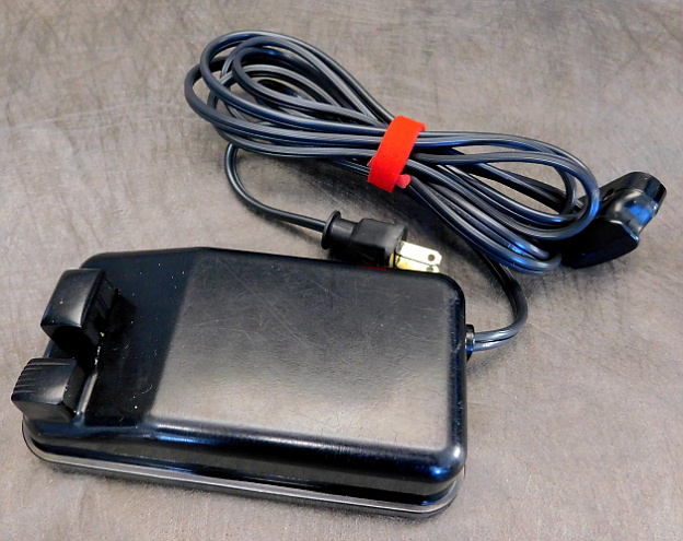 1953 Black Singer Featherweight 221 Sewing Machine (AL543762)