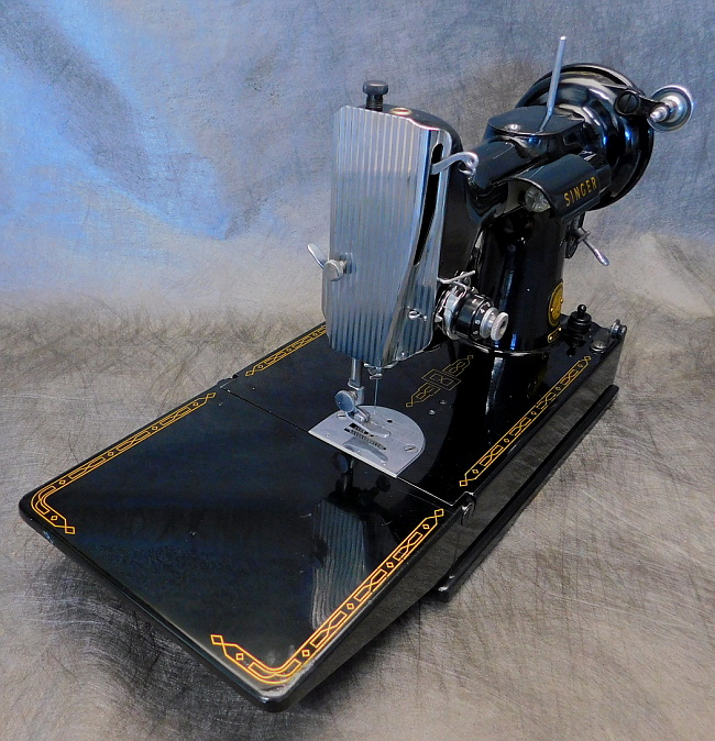 1954 Black Singer Featherweight 221 Sewing Machine AL711612