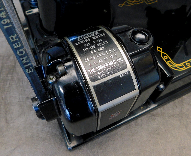 1954 Black Singer Featherweight 221 Sewing Machine AL711612