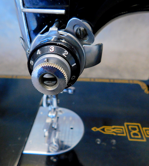 1954 Black Singer Featherweight 221 Sewing Machine AL711612