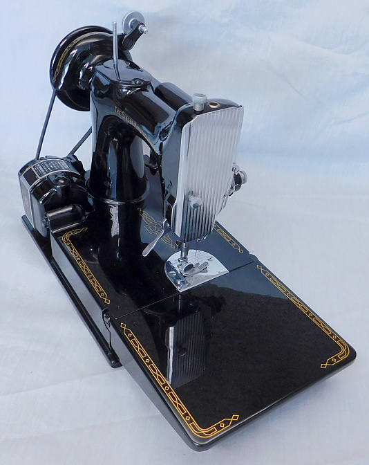 1955 Black Singer Featherweight 221 Sewing Machine (AL949352)