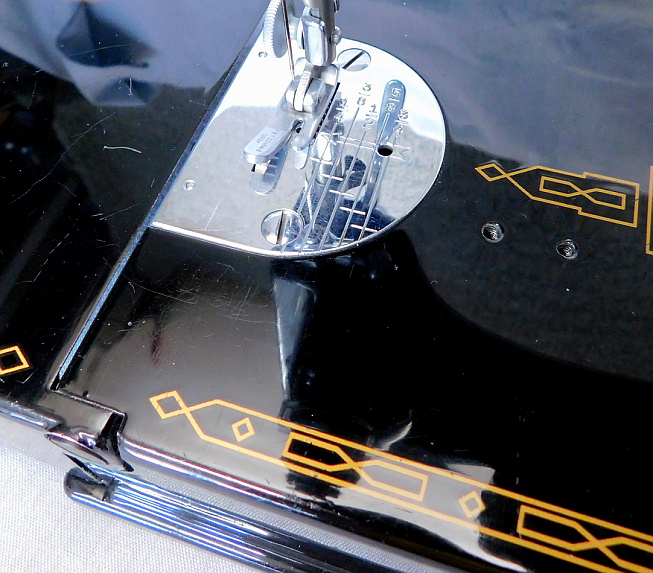 1955 Black Singer Featherweight 221 Sewing Machine (AL949352)