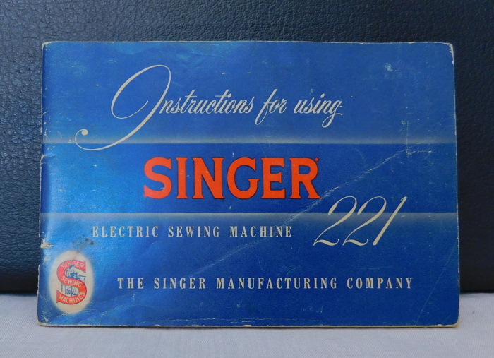 1955 Black Singer Featherweight 221 Sewing Machine (AL949352)