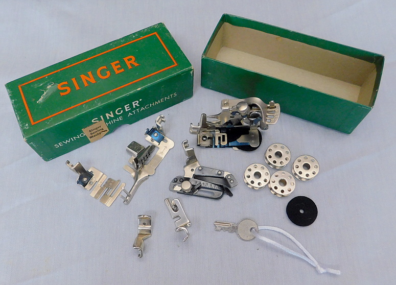 1955 Black Singer Featherweight 221 Sewing Machine (AL949352)