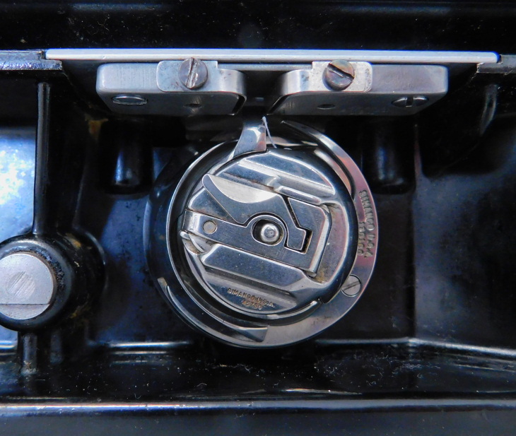 1955 Black Singer Featherweight 221 Sewing Machine (AM144625)