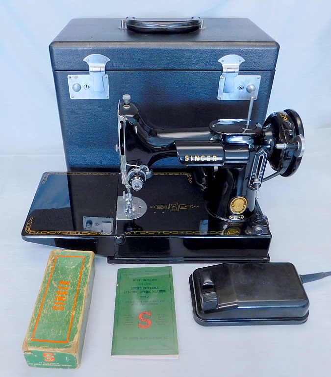1955 Black Singer Featherweight 221 Sewing Machine (AM144625)