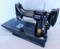 1957 Black Singer Featherweight 221 Sewing Machine (AM664046)