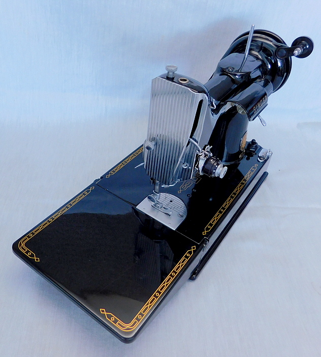1957 Black Singer Featherweight 221 Sewing Machine (AM664046)