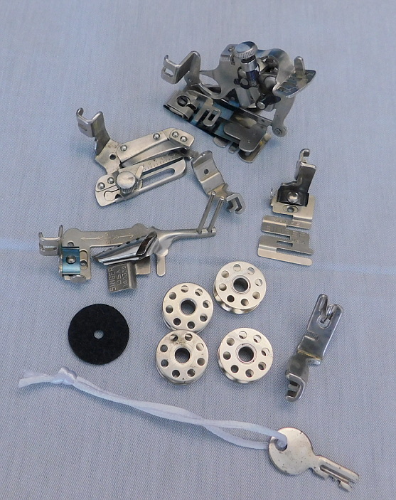 1957 Black Singer Featherweight 221 Sewing Machine (AM664046)