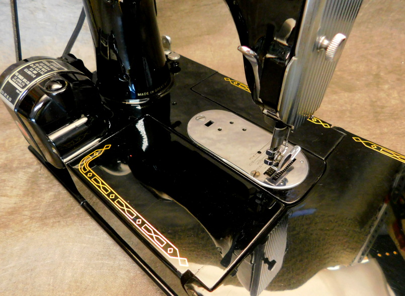 1957 Black Singer "FreeArm" Featherweight 222K Sewing Machine