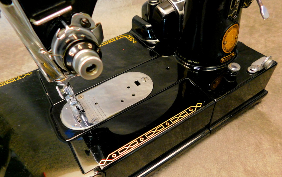 1957 Black Singer "FreeArm" Featherweight 222K Sewing Machine