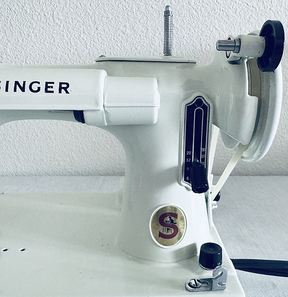 1964 White / Green Singer Featherweight 221K Sewing Machine EV904974