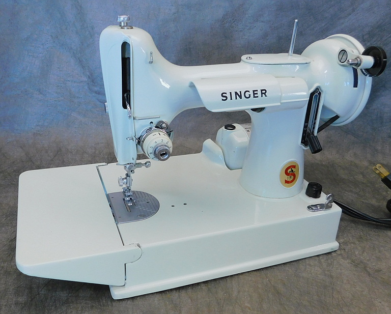White 221K Singer Featherweight FA2058554