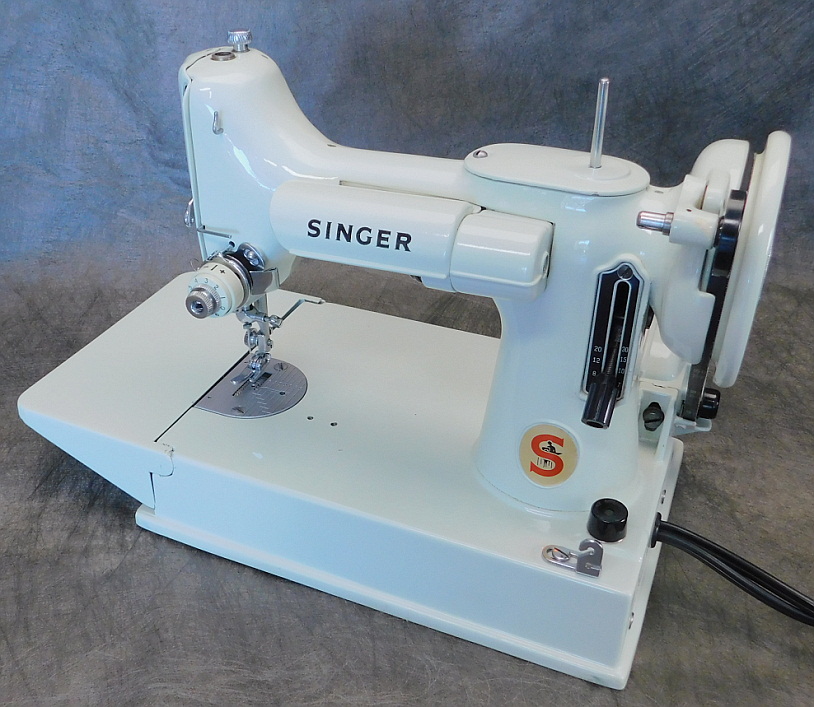 White 221K Singer Featherweight FA2058554