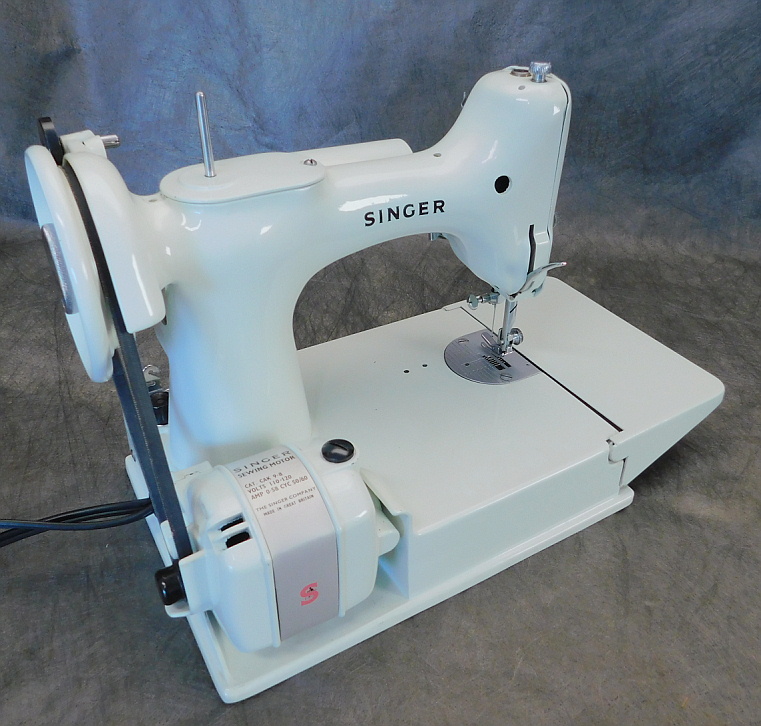 White 221K Singer Featherweight FA2058554