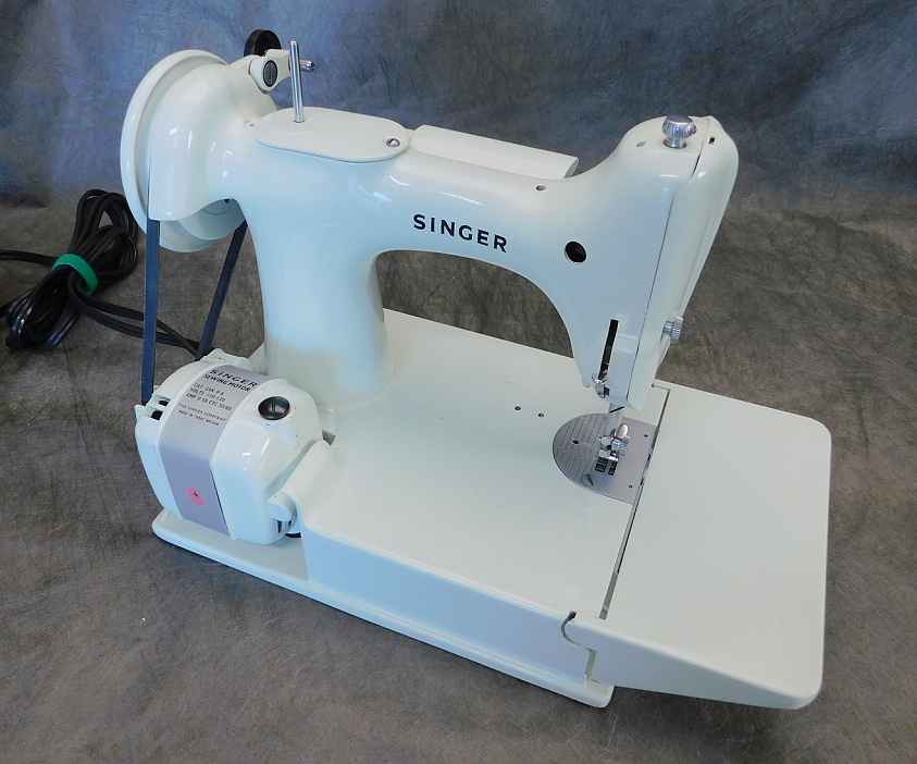 White 221K Singer Featherweight FA2058554