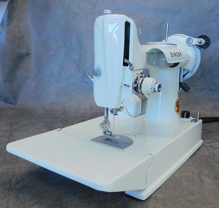 White 221K Singer Featherweight FA2058554
