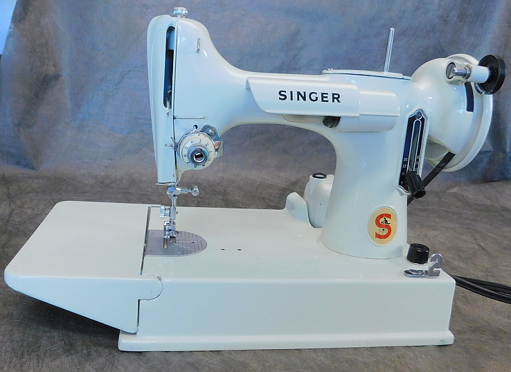 White 221K Singer Featherweight FA2058554