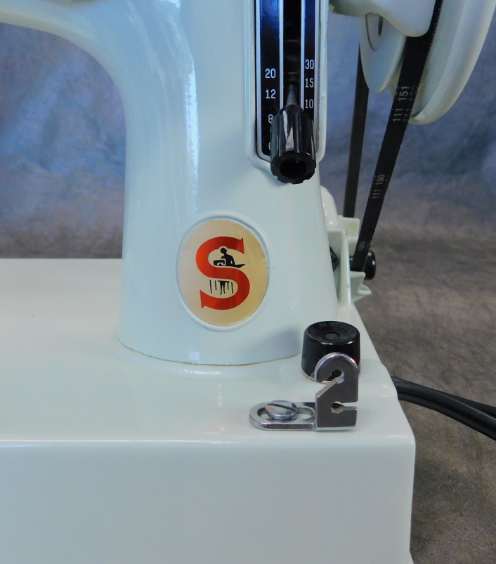 White 221K Singer Featherweight FA2058554
